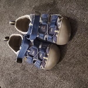 Blue sz 7 Water shoes